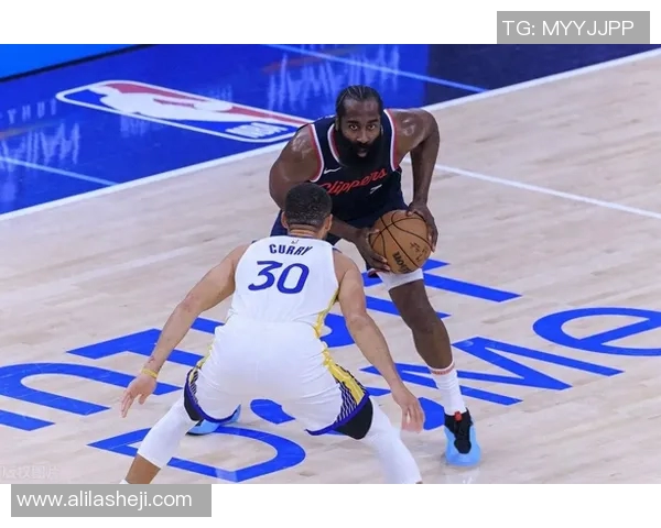 2015年NBA勇士与老鹰的巅峰对决回顾与精彩瞬间分析